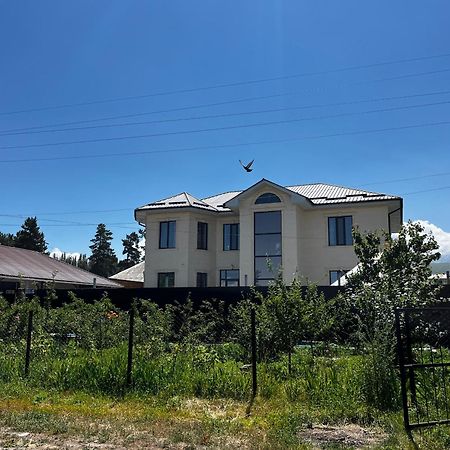 Tuenduek Guest House, Karakol Kültér fotó