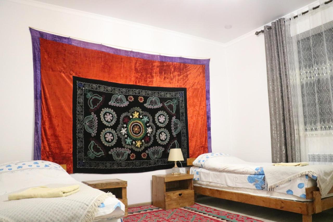 Tuenduek Guest House, Karakol Kültér fotó