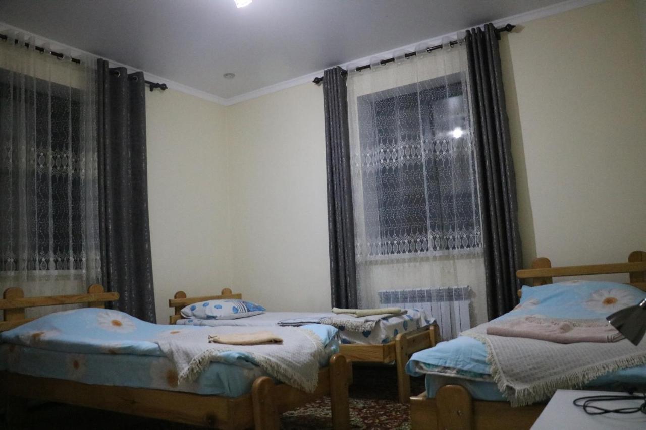 Tuenduek Guest House, Karakol Kültér fotó