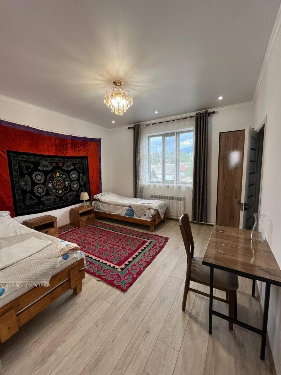 Tuenduek Guest House, Karakol Kültér fotó
