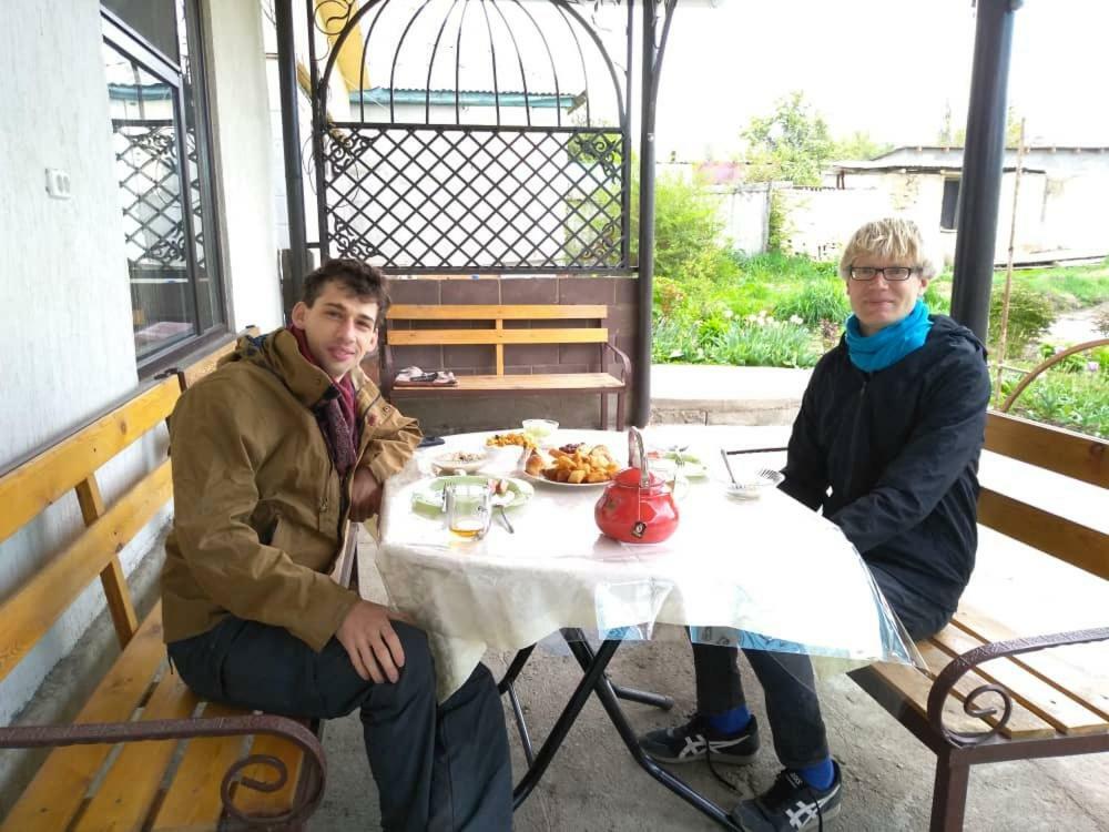 Tuenduek Guest House, Karakol Kültér fotó